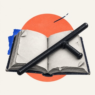 Educação: livro aberto e cassetete sobre sala de aula